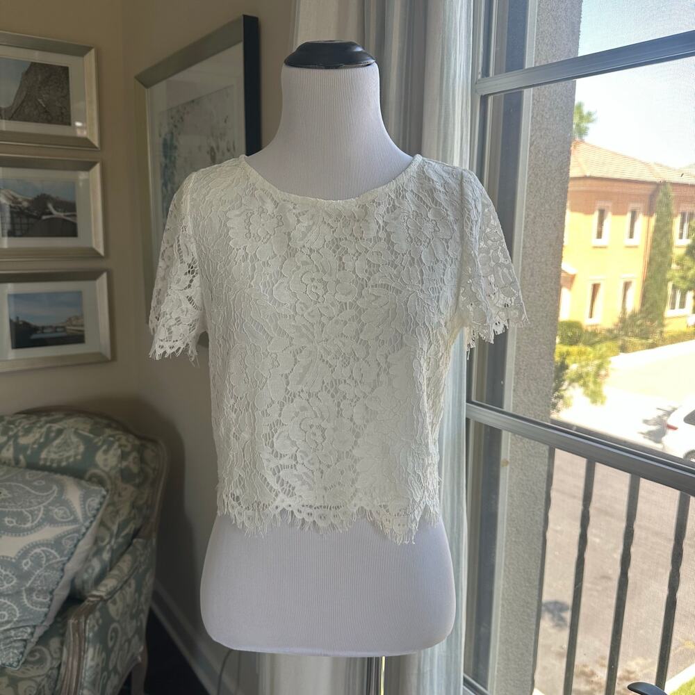 Morning Lavender Ellie Short Sleeve Lace Top Size M